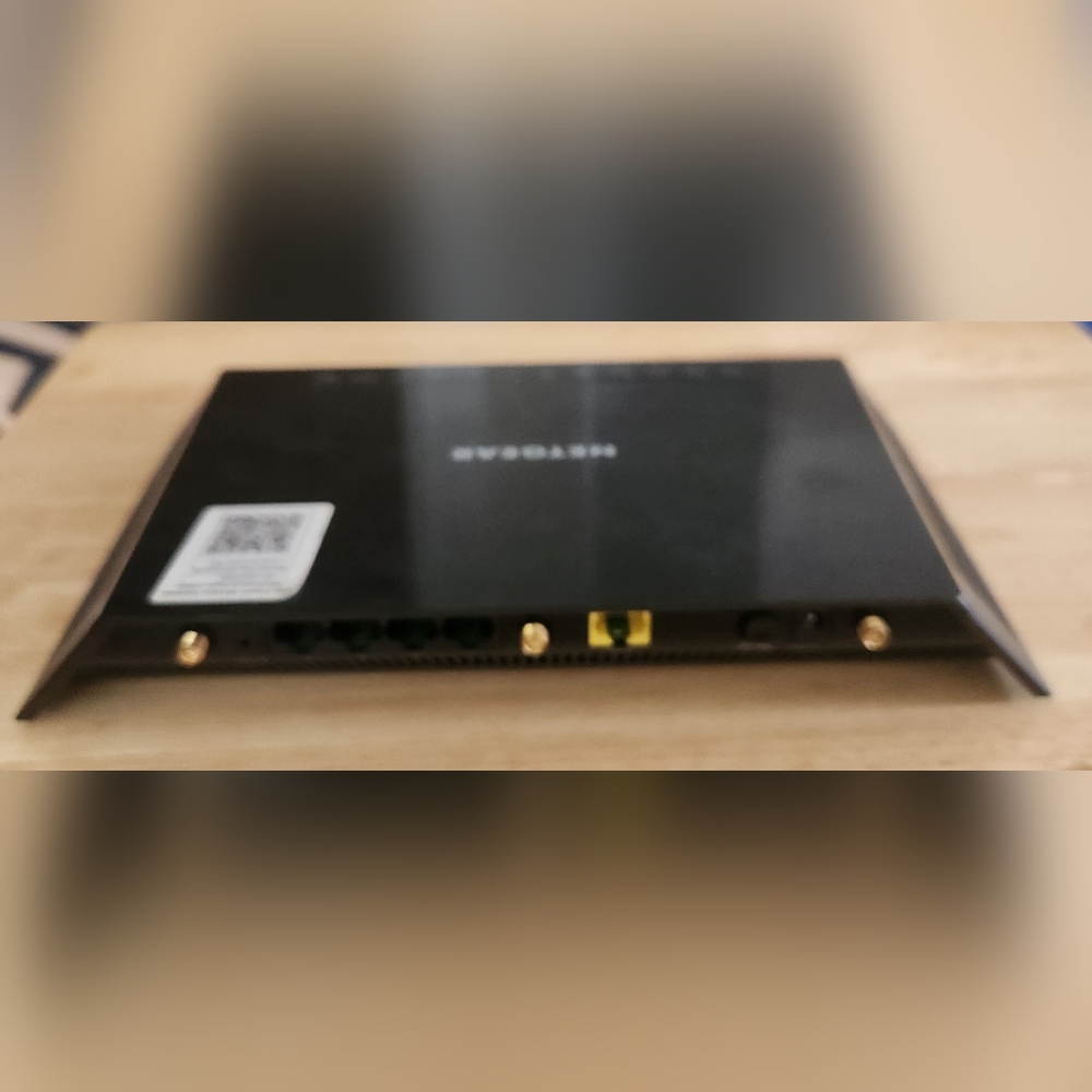 NETGEAR Nighthawk AC2400 WiFi Router with Black Design - Picture 3 of 5